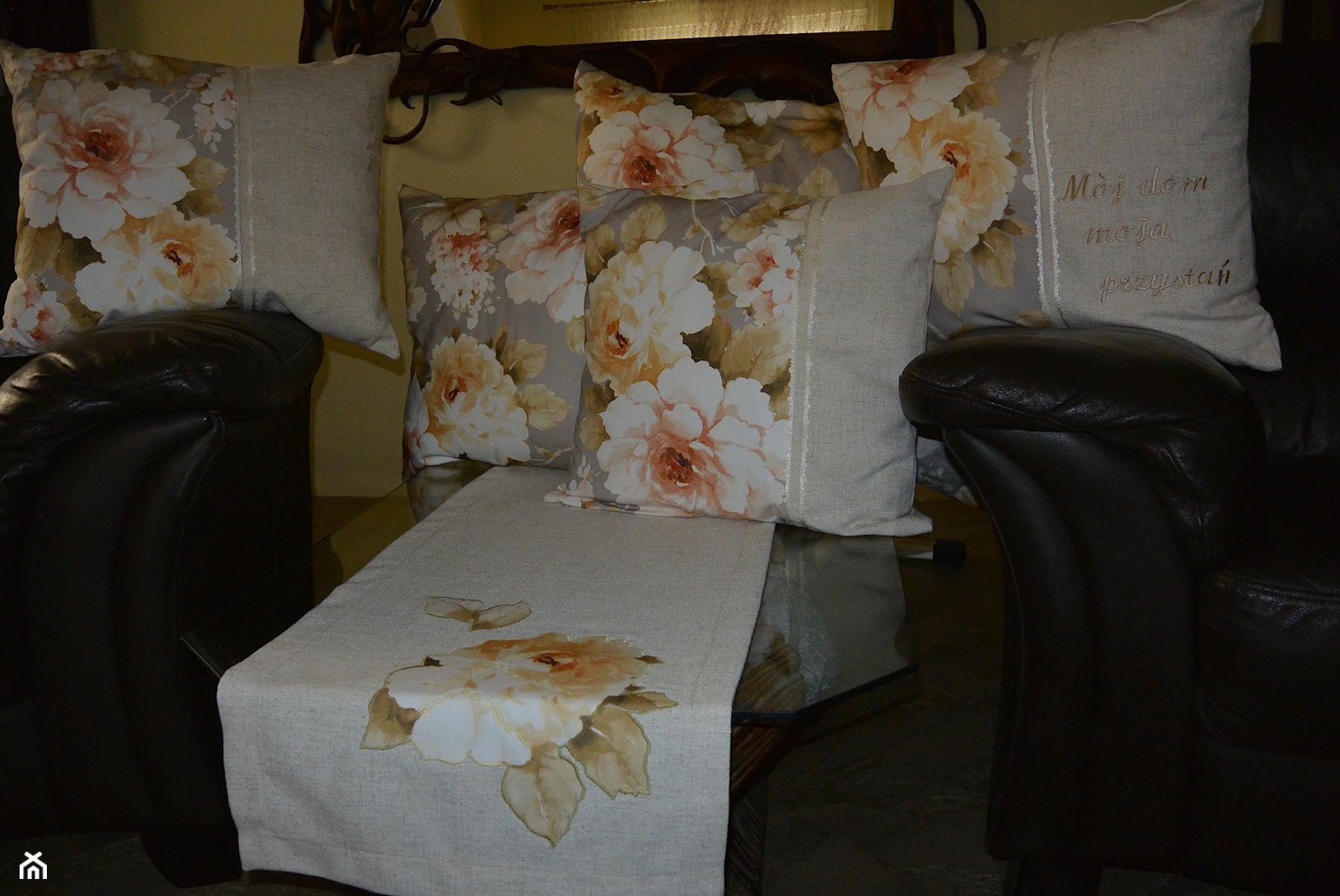 Poduszka dekoracyjna Hand Made!Kwiaty beż/bawełna plus len.PIĘKNA! - zdjęcie od elenor249 - Homebook