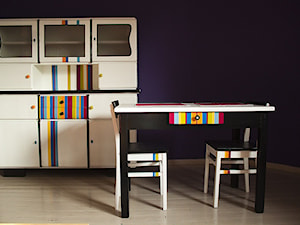 Zestaw kuchenny - kredens, stół i dwa krzesła - zdjęcie od Wyrobki