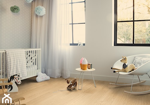 Pokój dziecka - Średni biały szary pokój dziecka dla niemowlaka dla chłopca dla dziewczynki, styl minimalistyczny - zdjęcie od Quick Step