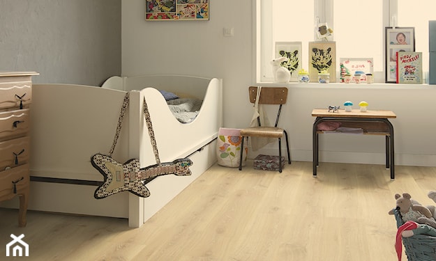 drewniana podłoga w pokoju dziecka