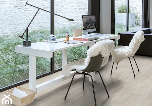 Podłoga winylowa Balance - Średnie z sofą białe biuro - zdjęcie od Quick Step