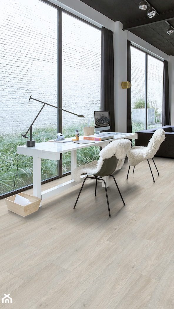 Podłoga winylowa Balance - Średnie z sofą białe biuro - zdjęcie od Quick Step - Homebook