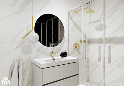 Niewielka łazienka z elementami złota / Stargard - Mała bez okna z lustrem z marmurową podłogą łazienka, styl glamour - zdjęcie od OGRÓD & WNĘTRZE