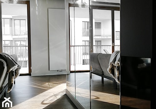 Apartmanet w Krakowie - Średni szary salon z tarasem / balkonem, styl minimalistyczny - zdjęcie od DelaBartman