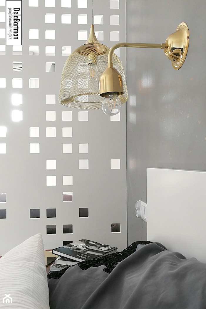 Kawalerka - szarość ze złotą miką - Szara sypialnia, styl nowoczesny - zdjęcie od DelaBartman - Homebook