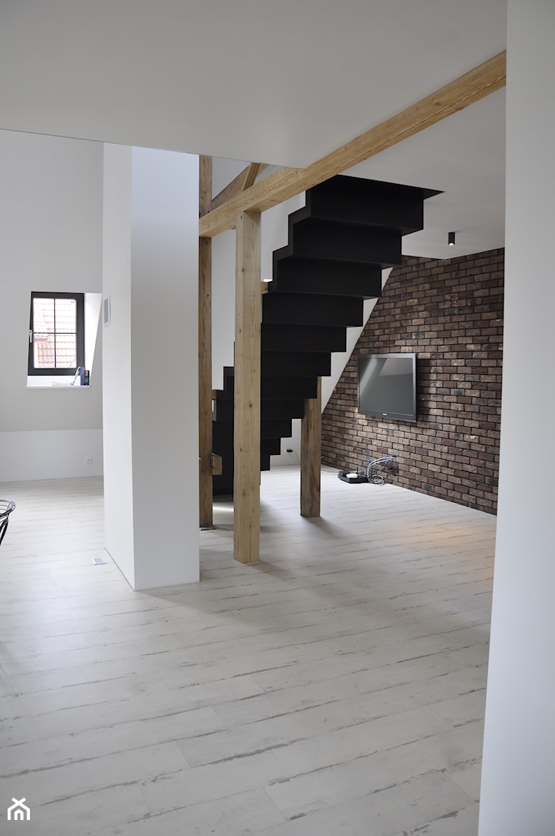 Apartament do wynajęcia Oświęcim - Schody jednobiegowe drewniane, styl minimalistyczny - zdjęcie od DelaBartman