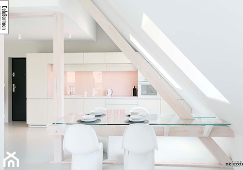 Apartament do wynajęcia Oświęcim II - Mała z salonem biała z zabudowaną lodówką z podblatowym zlewozmywakiem kuchnia jednorzędowa, styl minimalistyczny - zdjęcie od DelaBartman