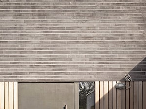 Dom pozornie prosty | Bojano - Domy, styl minimalistyczny - zdjęcie od PRACOWNIA 111