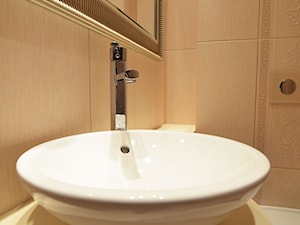 WC - Mała bez okna z lustrem łazienka, styl tradycyjny - zdjęcie od SUARE STUDIO Natalia Margraf-Wojciechowska