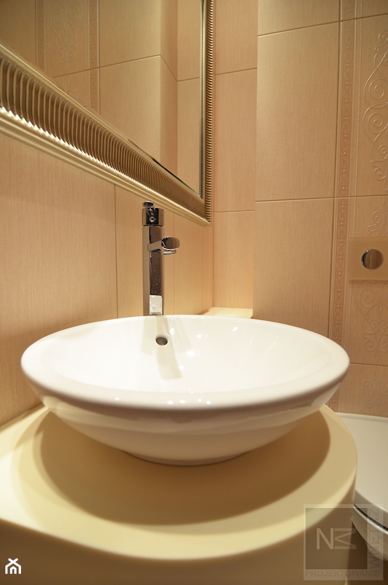 WC - Mała bez okna z lustrem łazienka, styl tradycyjny - zdjęcie od SUARE STUDIO Natalia Margraf-Wojciechowska