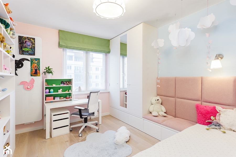 Apartament na Ursynowie 110m2 - Średni biały różowy pokój dziecka dla dziecka dla dziewczynki, styl nowoczesny - zdjęcie od MODIFY - Architektura Wnętrz