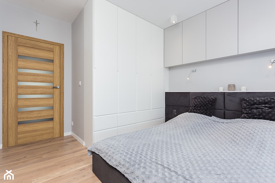 Mała biała sypialnia, styl nowoczesny - zdjęcie od MODIFY - Architektura Wnętrz