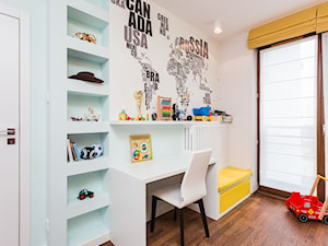 Mieszkanie na Żoliborzu - Średni biały niebieski pokój dziecka dla dziecka dla chłopca dla dziewczynki - zdjęcie od MODIFY - Architektura Wnętrz