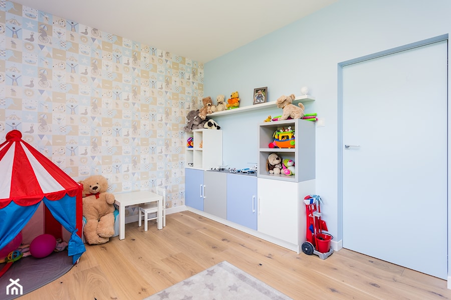 Dom w Markach 207m - Duży biały szary niebieski pokój dziecka dla dziecka dla chłopca dla dziewczynki, styl nowoczesny - zdjęcie od MODIFY - Architektura Wnętrz