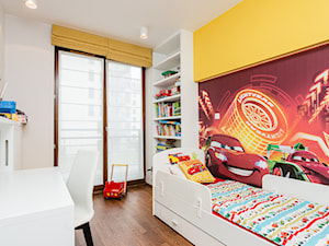 Mieszkanie na Żoliborzu - Mały biały żółty pokój dziecka dla dziecka dla nastolatka dla chłopca dla dziewczynki - zdjęcie od MODIFY - Architektura Wnętrz