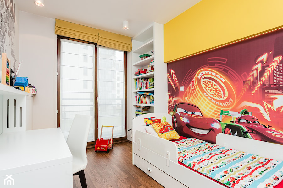 Mieszkanie na Żoliborzu - Mały biały żółty pokój dziecka dla dziecka dla nastolatka dla chłopca dla dziewczynki - zdjęcie od MODIFY - Architektura Wnętrz