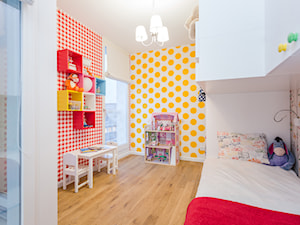 Kolorowe mieszkanie na Mokotowie - Średni czerwony szary żółty pokój dziecka dla dziecka dla chłopca dla dziewczynki, styl nowoczesny - zdjęcie od MODIFY - Architektura Wnętrz