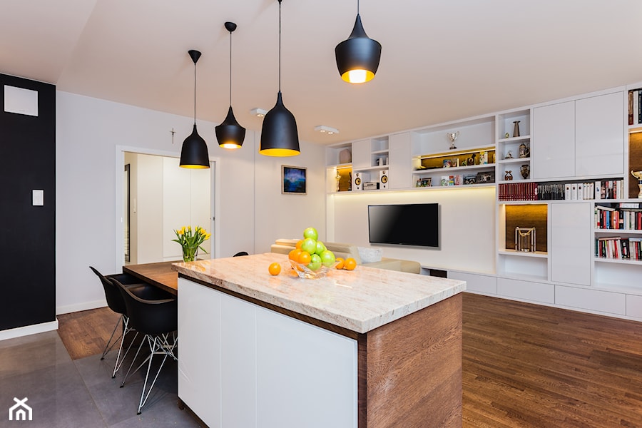 Mieszkanie na Żoliborzu - Średnia biała czarna jadalnia w salonie w kuchni - zdjęcie od MODIFY - Architektura Wnętrz