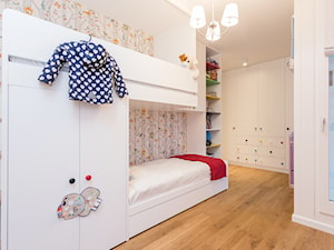 Kolorowe mieszkanie na Mokotowie - Średni szary pokój dziecka dla dziecka dla nastolatka dla chłopca dla dziewczynki dla rodzeństwa, styl nowoczesny - zdjęcie od MODIFY - Architektura Wnętrz