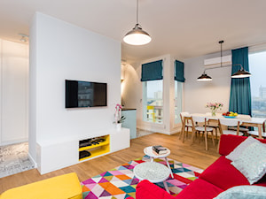 Kolorowe mieszkanie na Mokotowie - Średni biały salon z jadalnią, styl nowoczesny - zdjęcie od MODIFY - Architektura Wnętrz
