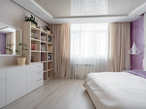 PS - Średnia beżowa biała fioletowa sypialnia - zdjęcie od Tarasenko