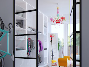Kolory lata na Pradze - apartament 71m2 - Mała otwarta garderoba przy sypialni z oknem, styl nowoczesny - zdjęcie od Boho Studio