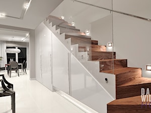 Wnętrza domu jednorodzinnego (2013) - Średni szary hol / przedpokój, styl nowoczesny - zdjęcie od Damian Widowski HOME / DESIGN LOVE BLOG
