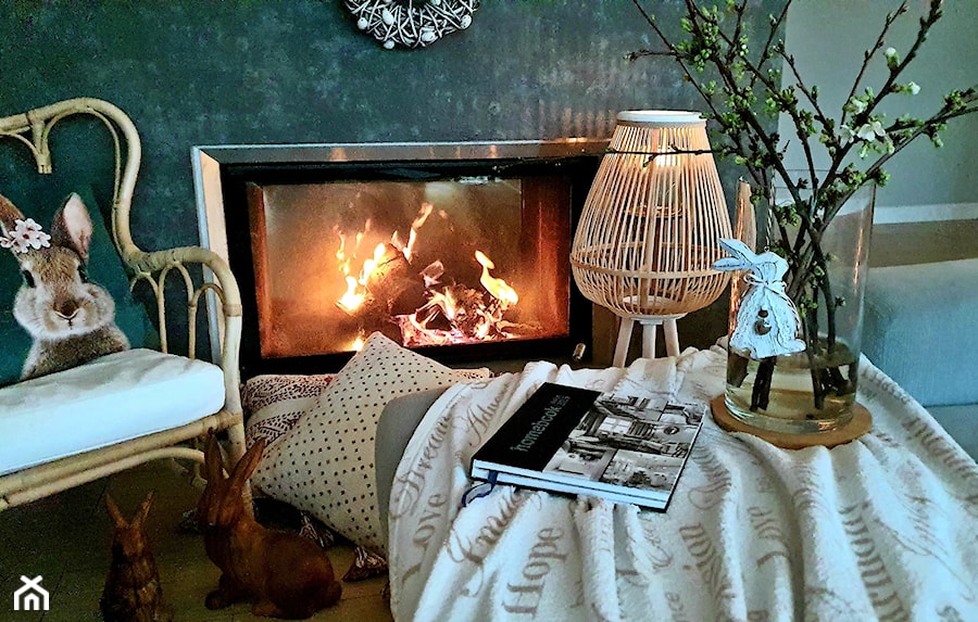 Kwiecień - plecień...
Ale klimatu przy ogniu kominka nigdy za wiele... - zdjęcie od WIEJSKASIELANKA - BLOG: instagram: @wiejskasielanka_