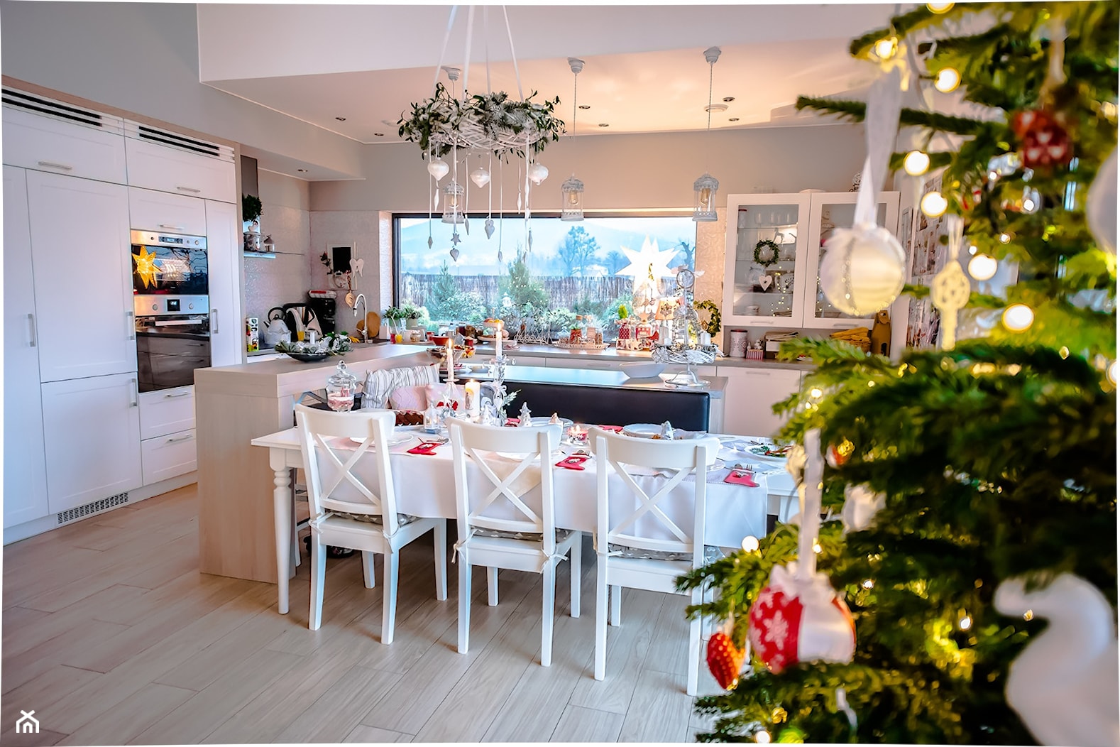 #mojeswieta - Średnia szara jadalnia w kuchni - zdjęcie od WIEJSKASIELANKA - BLOG: instagram: @wiejskasielanka_ - Homebook