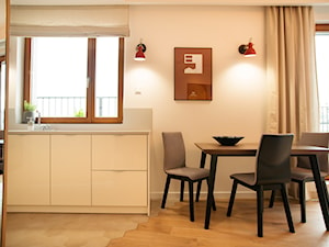 Mieszkanie 45 m2, Browar Lubicz, Kraków, realizacja 2017 - Mała szara jadalnia w kuchni, styl nowoczesny - zdjęcie od Pracownia projektowa Pazdyka Cisowska