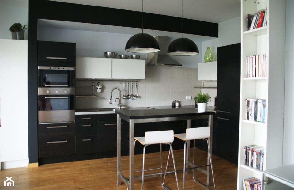 Nowoczesne czarno-białe - Średnia szara jadalnia w kuchni, styl nowoczesny - zdjęcie od NOLKplan - Homebook