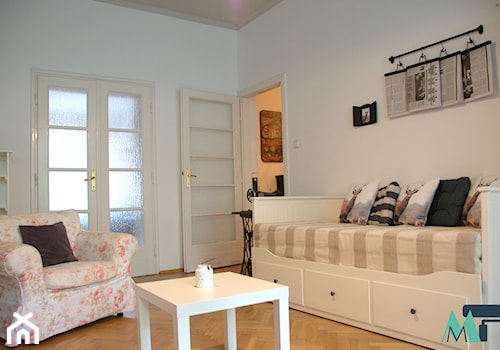 Klasyczny salon - Średni biały salon, styl rustykalny - zdjęcie od Mieszkaniowe Metamorfozy