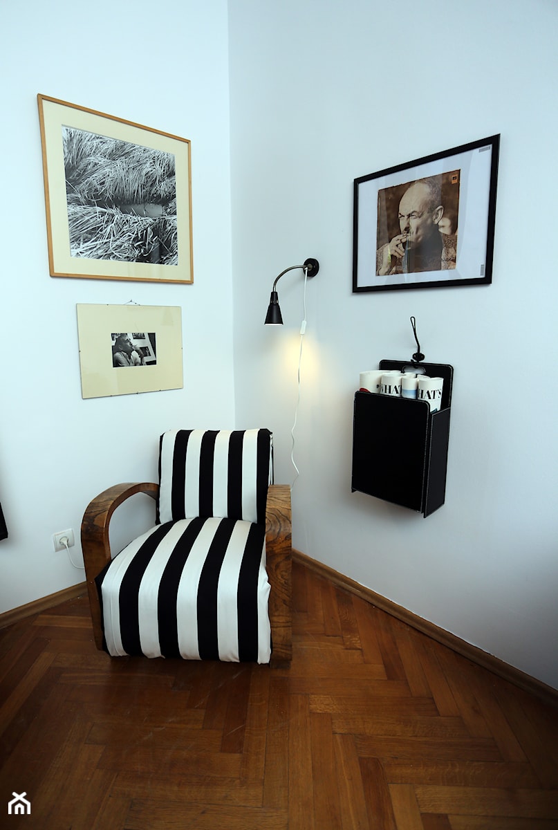 Biało czarny fotel. - zdjęcie od Mieszkaniowe Metamorfozy