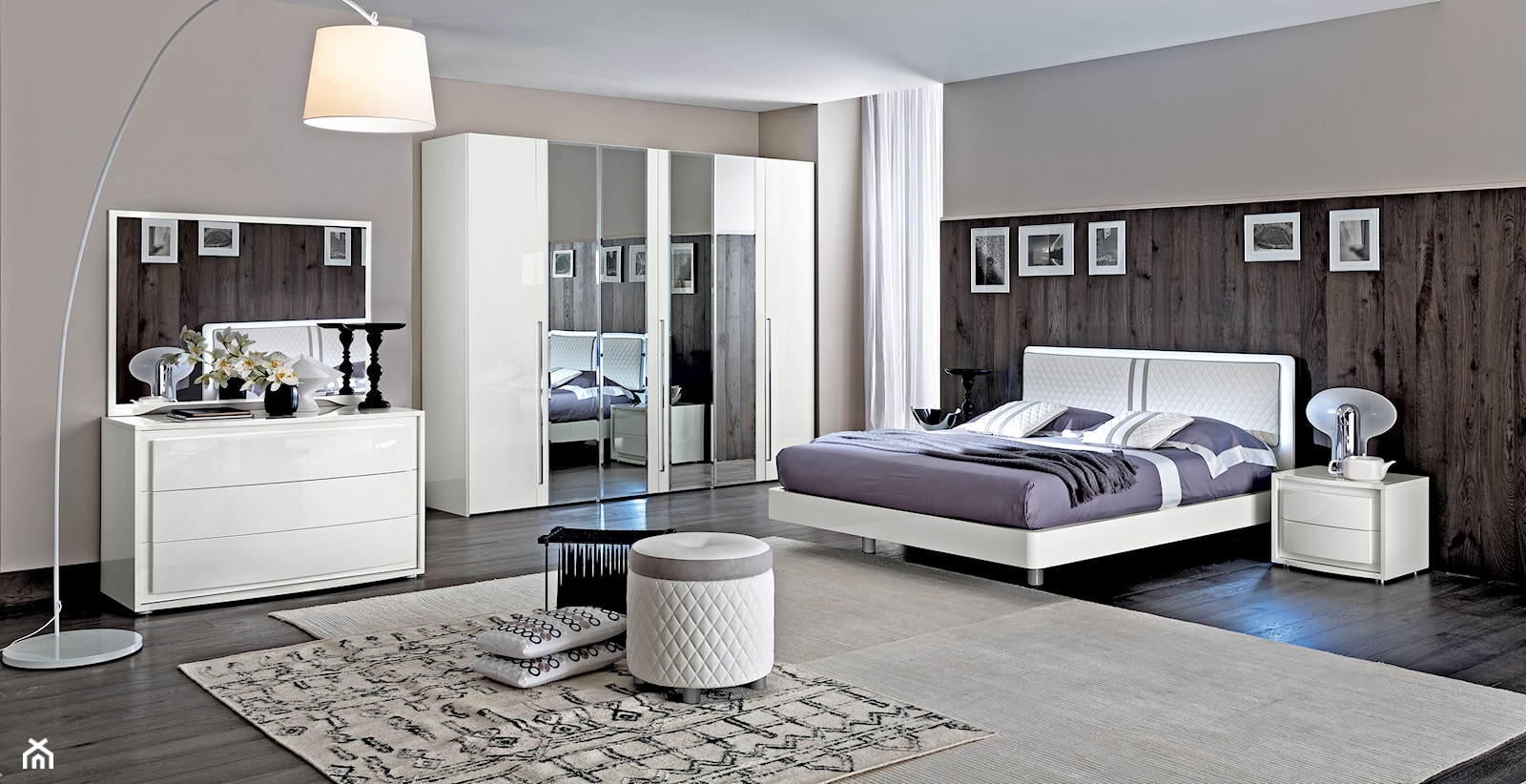 Meble włoskie - Duża beżowa szara sypialnia z balkonem / tarasem, styl nowoczesny - zdjęcie od RAD-POL - Homebook