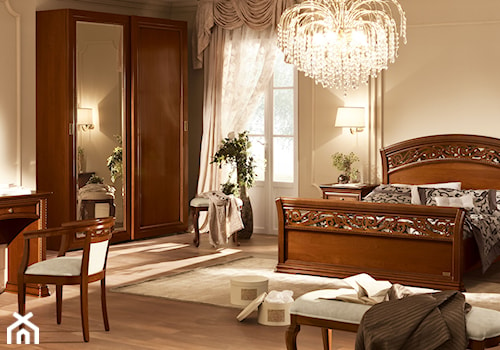 Styl klasyczny - Duża beżowa sypialnia z balkonem / tarasem, styl tradycyjny - zdjęcie od RAD-POL