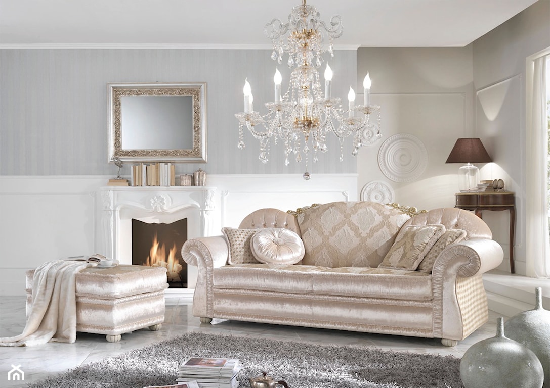 Salon w stylu klasycznym, meble klasyczne, sofa i podnóżek w stylu klasycznym, elegancki salon