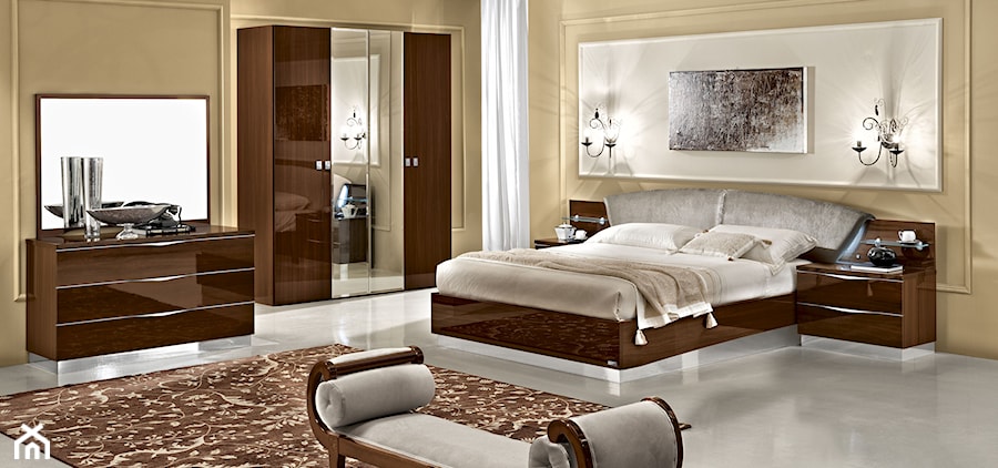 Meble włoskie - Duża beżowa sypialnia, styl tradycyjny - zdjęcie od RAD-POL