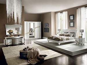 Styl włoski - Duża brązowa sypialnia, styl glamour - zdjęcie od RAD-POL