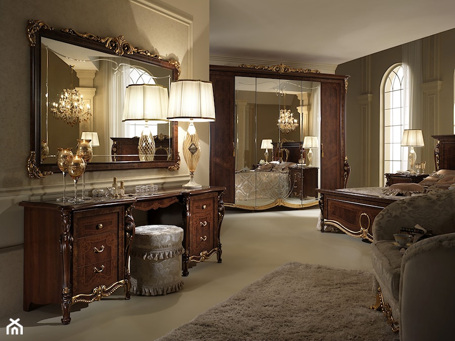 Sypialnia - Duża beżowa z biurkiem sypialnia, styl tradycyjny - zdjęcie od RAD-POL