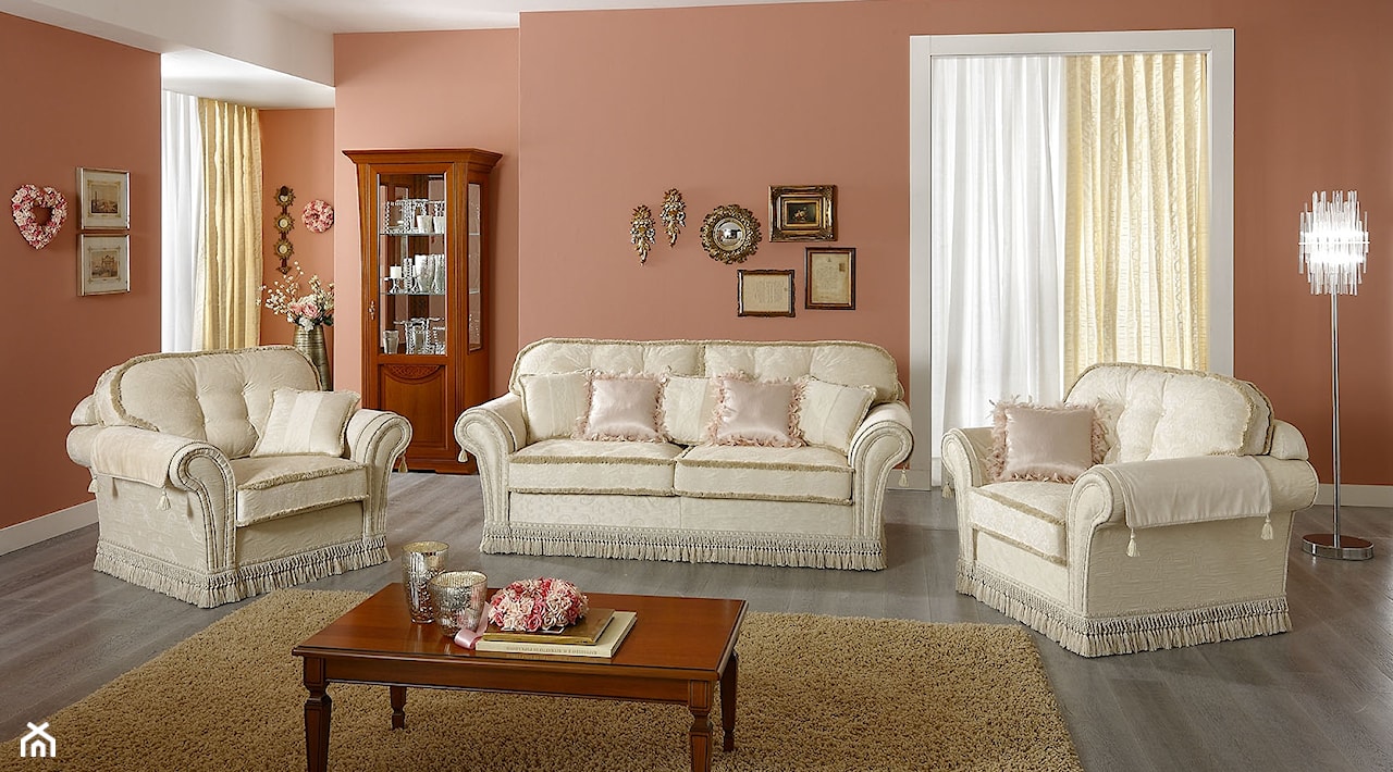 Komplet mebli wypoczynkowych w stylu klasycznym, meble w stylu klasycznym, beżowa sofa w stylu klasycznym, eleganckie meble wypoczynkowe