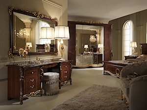 Meble włoskie - Duża beżowa z biurkiem sypialnia, styl tradycyjny - zdjęcie od RAD-POL