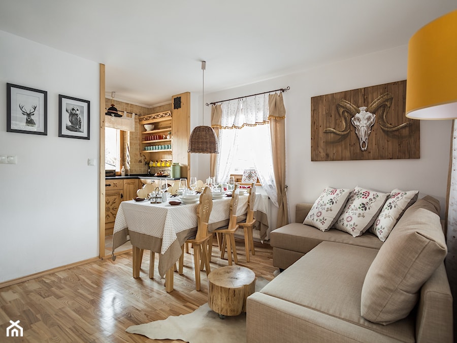 Dom Miód, Zakopane - Mały biały salon z kuchnią z jadalnią, styl rustykalny - zdjęcie od www.tatrytop.pl