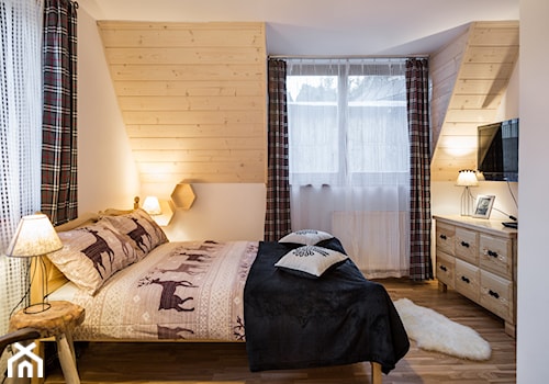 Dom Miód, Zakopane - Mała biała sypialnia na poddaszu, styl rustykalny - zdjęcie od www.tatrytop.pl