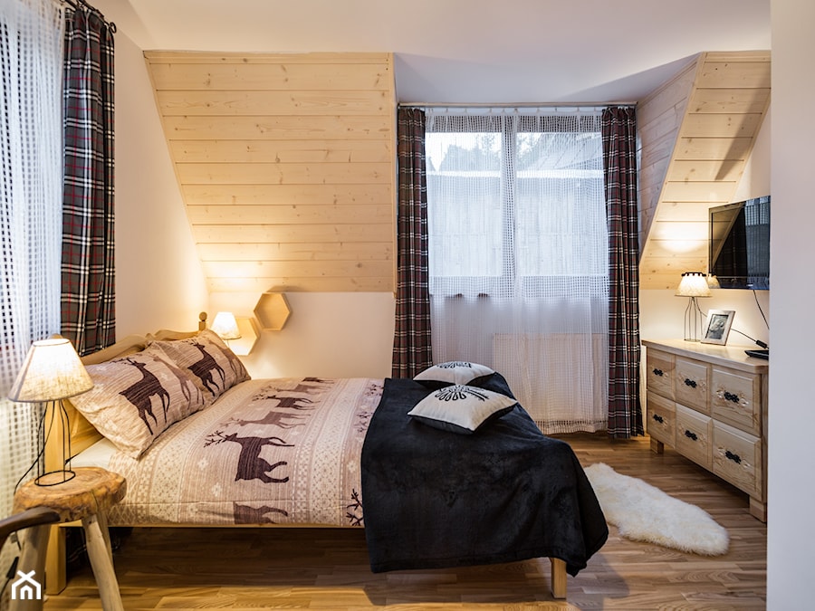 Dom Miód, Zakopane - Mała biała sypialnia na poddaszu, styl rustykalny - zdjęcie od www.tatrytop.pl