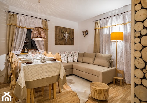 Dom Miód, Zakopane - Mała biała jadalnia w salonie, styl rustykalny - zdjęcie od www.tatrytop.pl