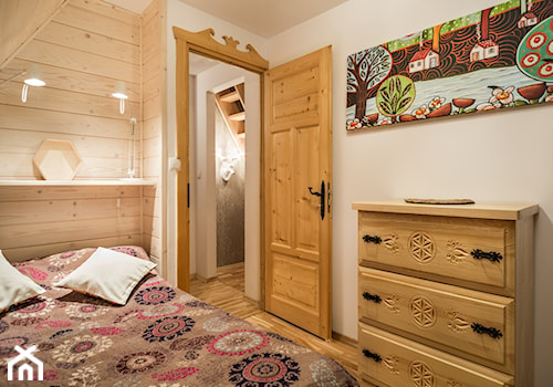 Dom Malina, Zakopane - Mała beżowa sypialnia na poddaszu, styl rustykalny - zdjęcie od www.tatrytop.pl