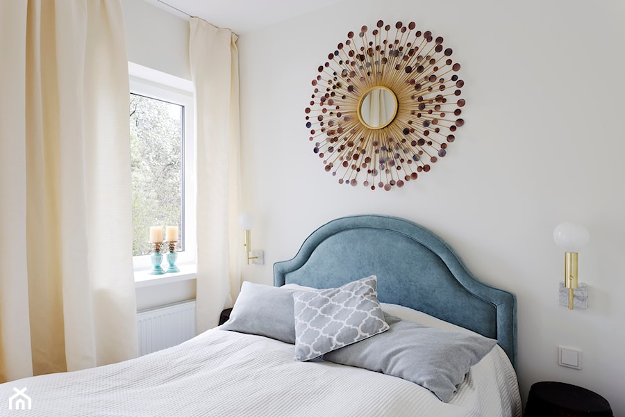 Mieszkanie - Stare Włochy - Mała biała sypialnia, styl glamour - zdjęcie od Izabela Rydygier Architektura Wnętrz