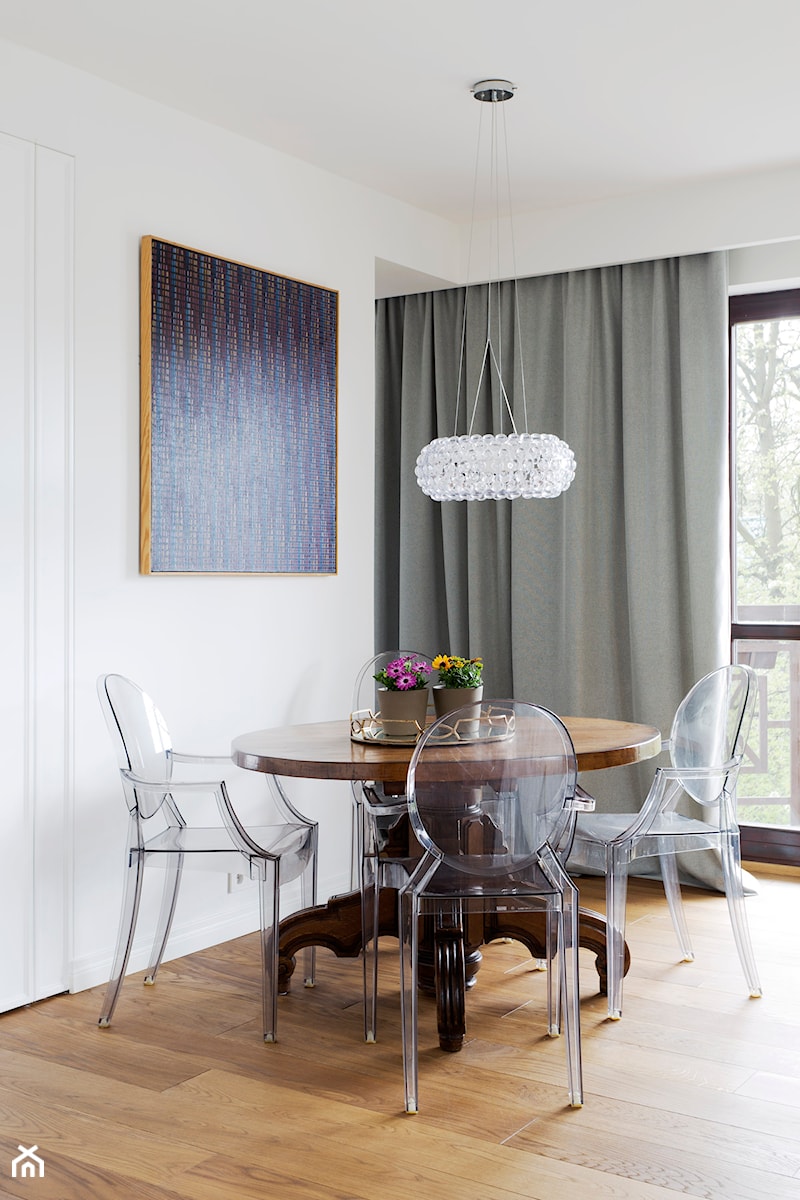 Mieszkanie - Stare Włochy - Mała biała jadalnia w salonie, styl glamour - zdjęcie od Izabela Rydygier Architektura Wnętrz