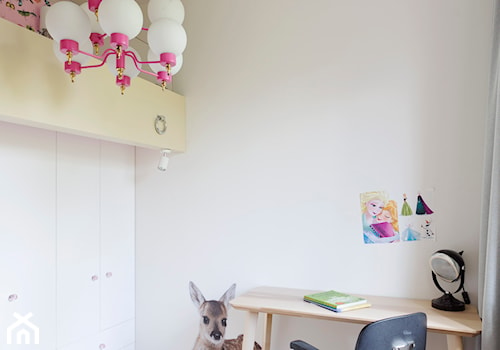 Mieszkanie - Stare Włochy - Mały biały pokój dziecka dla dziecka dla nastolatka dla chłopca dla dziewczynki, styl glamour - zdjęcie od Izabela Rydygier Architektura Wnętrz