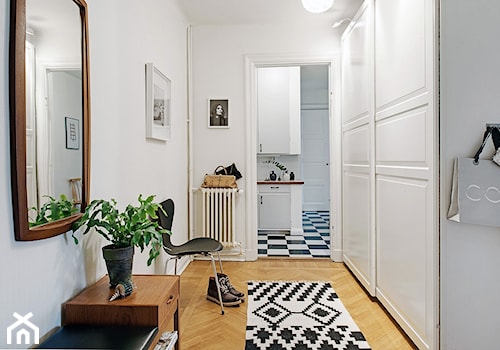 Meble vintage w nowym skandynawskim mieszkaniu. - zdjęcie od cleo-inspire